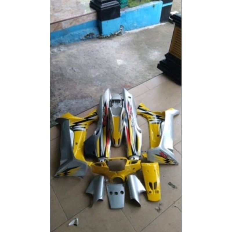 Body set. Body fullset fizr Warna Silver Kuning limitid edition
