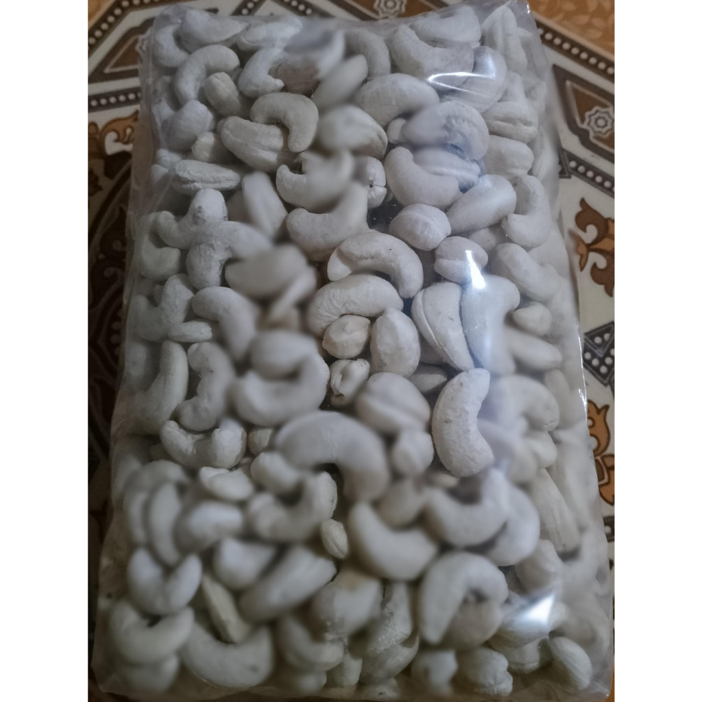 

Kacang Mete kemasan 1 kg camilan kekinian