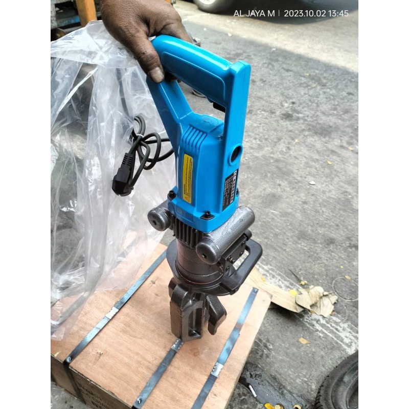 mesin bending tekuk besi Hidrolik / hydraulic steel bending machine