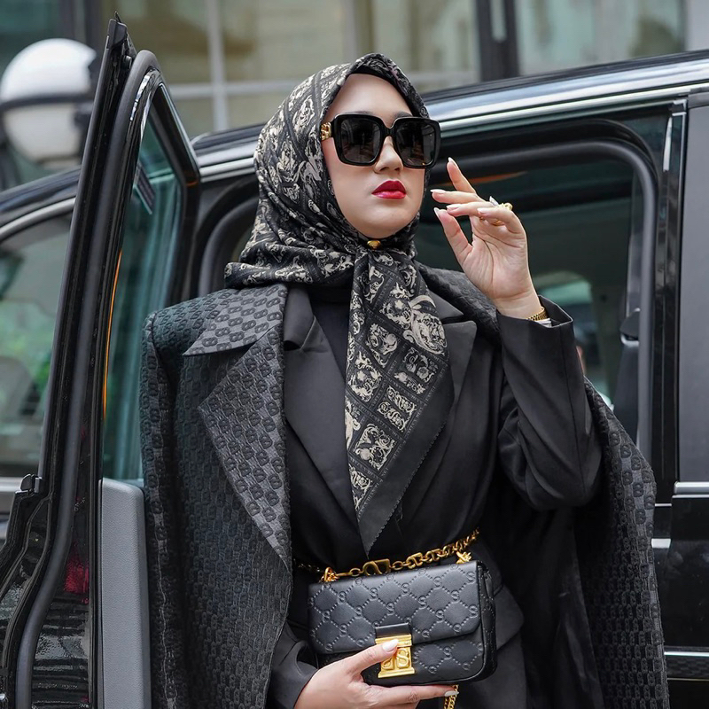 Buttonscarves THE AUTOGRAPH 2 SQUARE SERIES | HIJAB VOAL SEGIEMPAT | JILBAB MOTIF PRINTING SEGI EMPA