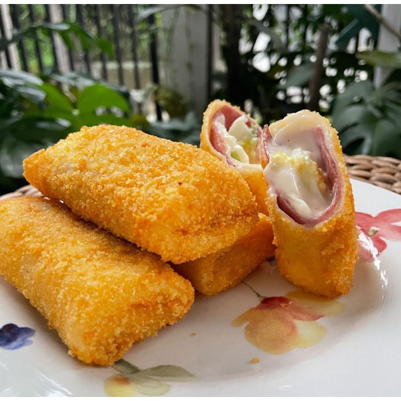 

RISOLES MAYO / RISOLES SMOKED BEEF / RISOLES AYAM SUWIR PEDAS Frozen 8 pack