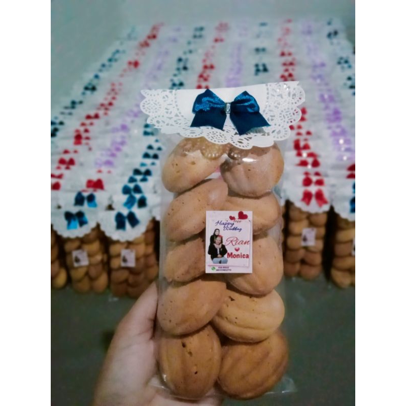 

asul asul hajatan l souvenir Pernikahan l bolu susu kering&semi isi 10 kemas pita l Produsen langsung