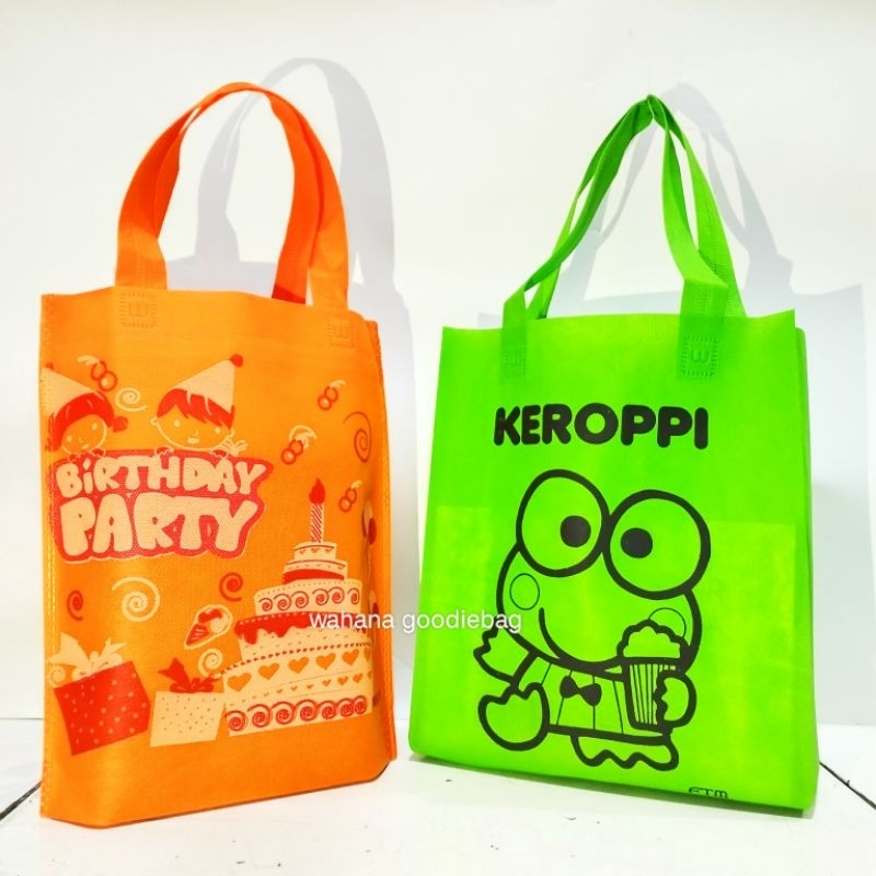 

Goodie bag 25x35x8 Tas Spundbond / tas ulang tahun/tas karakter Kain 65 Gsm(1pcs)