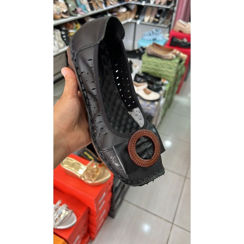 Sepatu wanita clarks Flat R 82-6 / Clarks Flat pita bulet / sepatu Clarks kulit