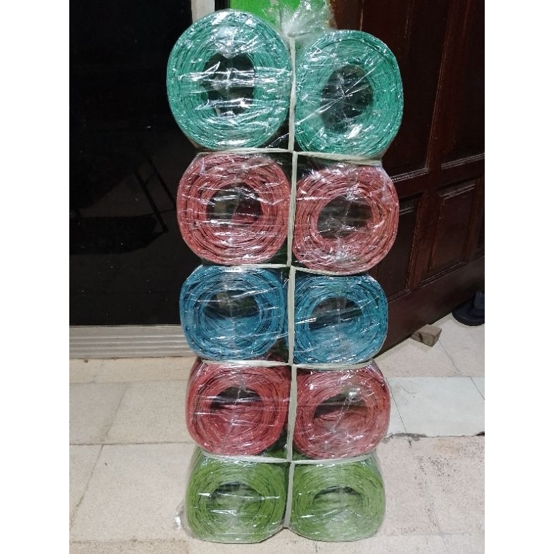 

ECERAN TALI RAFIA WARNA WARNI 0,4KG MERK (SARANG PUYUH) GULUNGAN PADAT