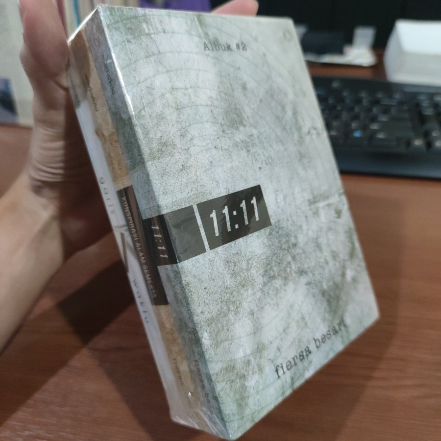 BEKAS ORIGINAL - Buku Paket Fiersa Besari - Albuk 11:11 , Garis Waktu, Konspirasi Alam Semesta, Gari