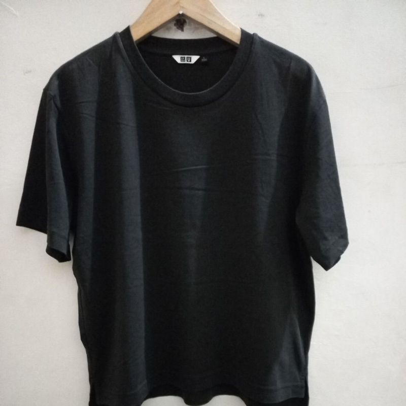 Kaos Uniqlo Airism U