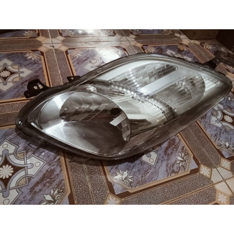 Headlamp Lampu depan Toyota Yaris 2010 2011 2012