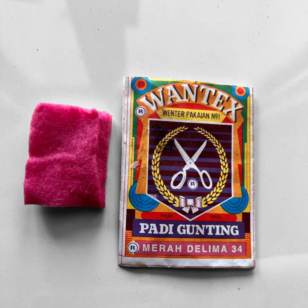 

Wantex Padi Gunting MERAH DELIMA Pewarna Warna Warni Sumbo Baju Tie Dye Sumba Kain Cotton Ecer Satuan Art Celup Ikat Jumputan Serbuk Coloring Iket Crafting Kerajinan Jeans Jean Sepatu Jaket Sweater Bahan Wantek Wanter Pentacle Malang