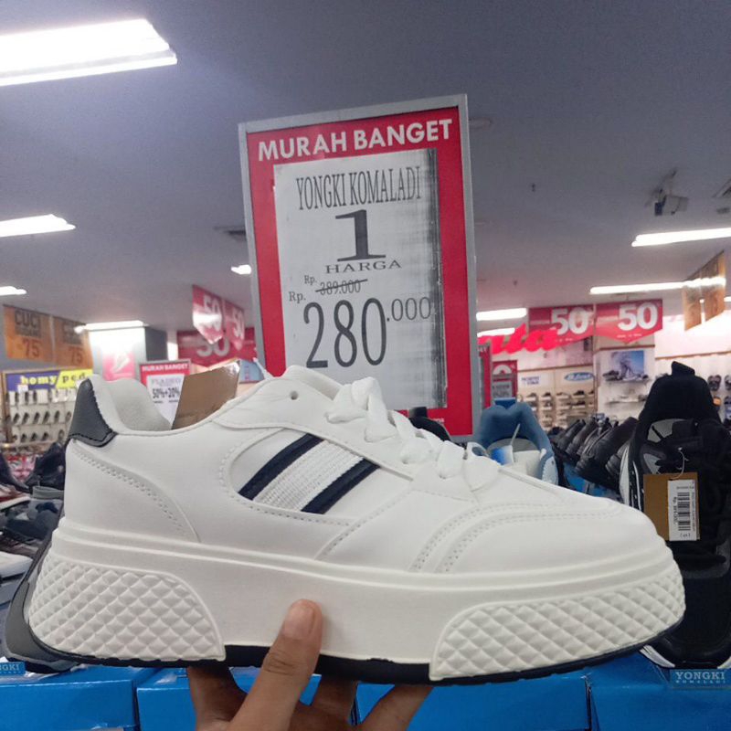 Sneaker Yongki komaladi