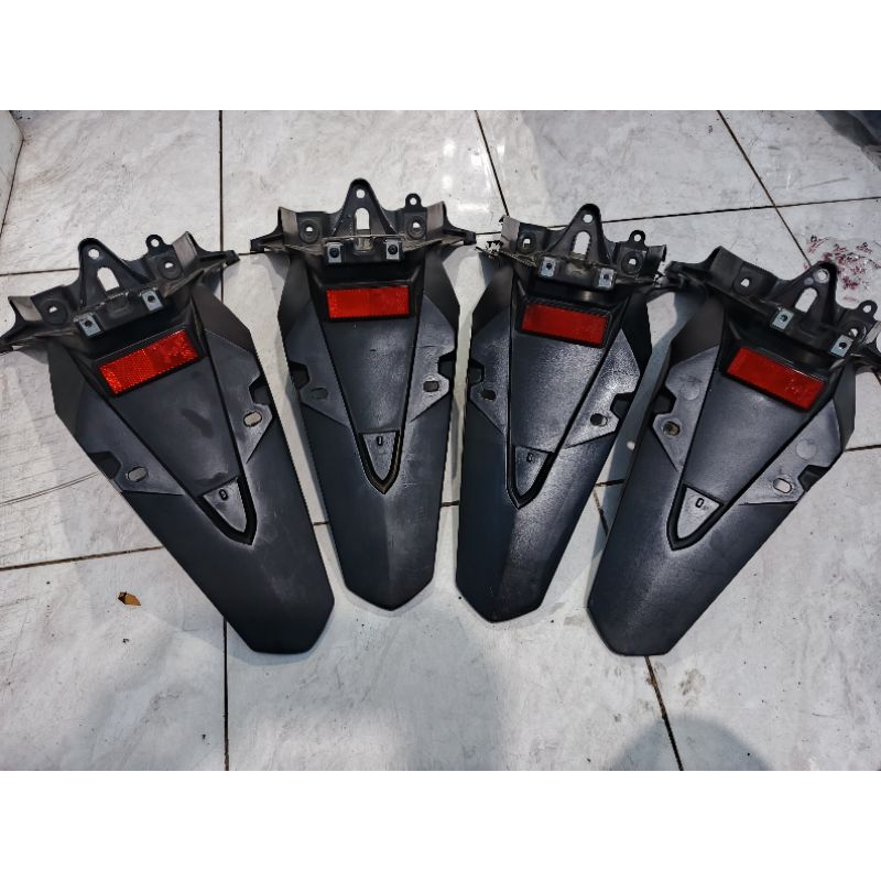 Spakbor Belakang PCX 150 Cbu led Original Plus mata Kucing