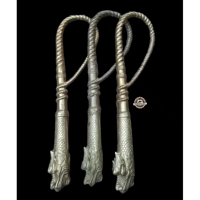 Cemeti naga kuningan lawas