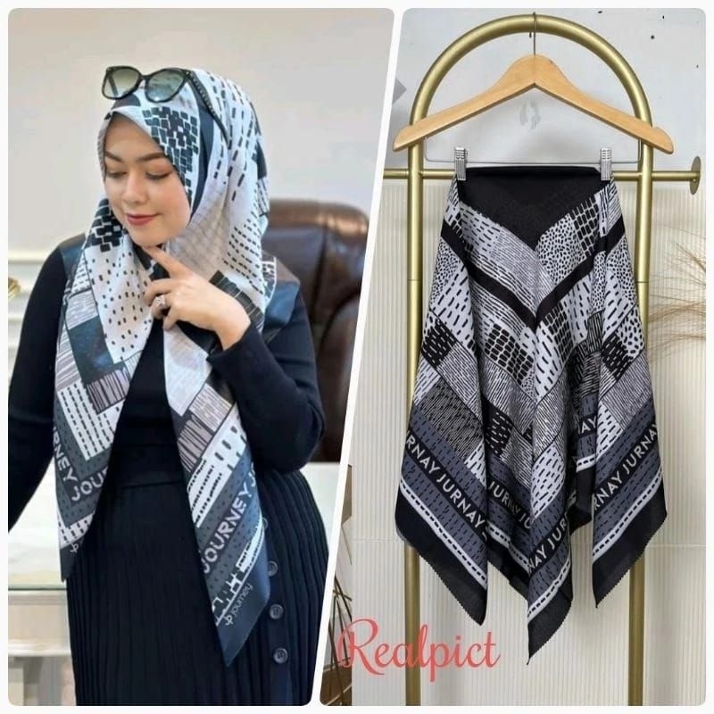 HIJAB SEGIEMPAT VOAL MOTIF SUBLIME HITAM PUTIH