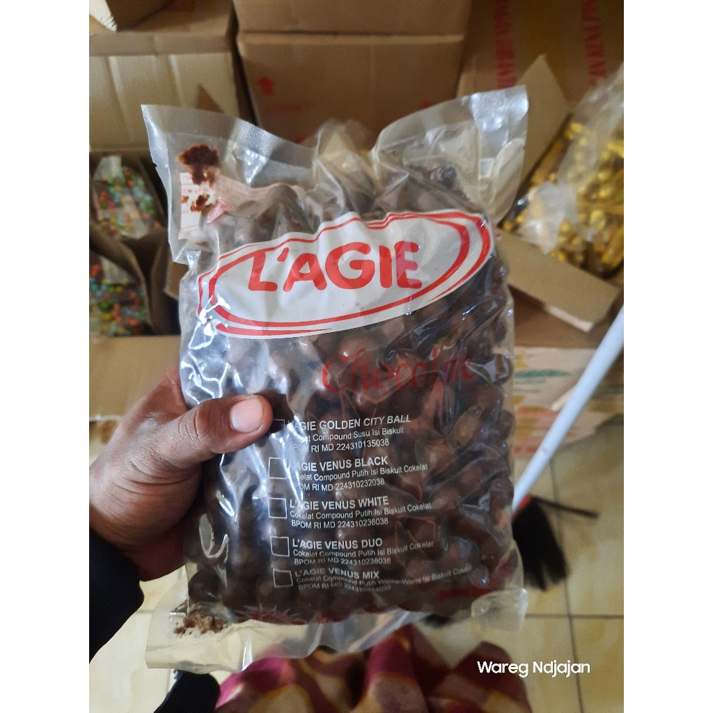 

Coklat Biscuit Ball Repack Wareg Ndjajan 250gr