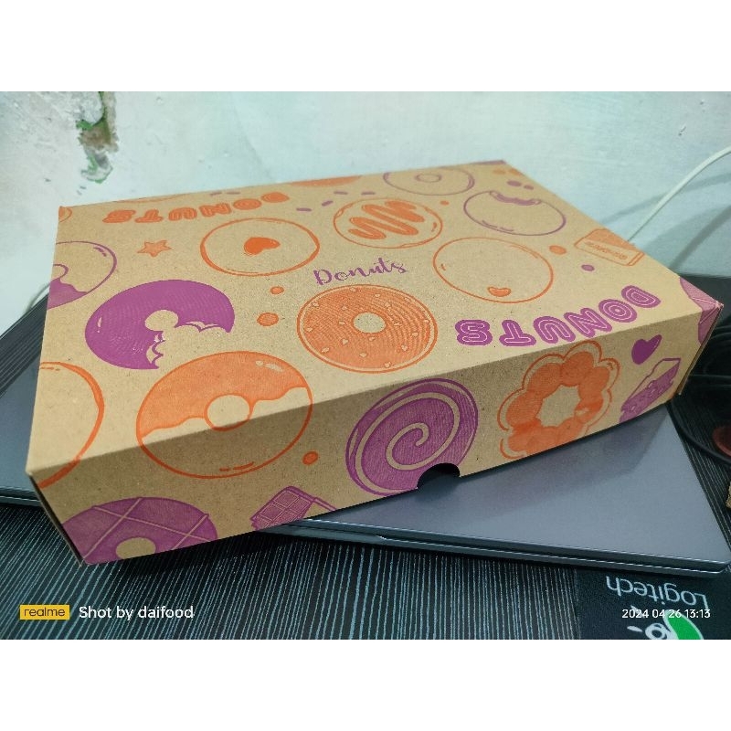 

Dus Donat Coklat 27x18,5x5,5 cm (Laminasi)