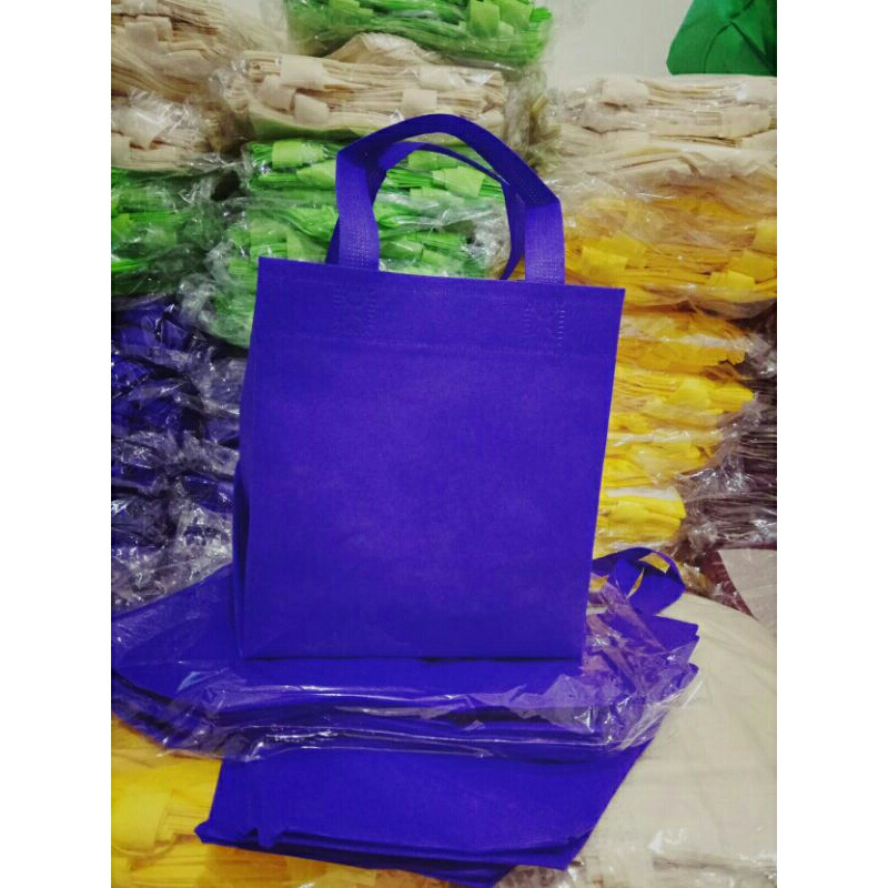 

Tas Hajatan spunbond isi 12 pcs (1 lusin) ukuran 22 x 22 tinggi 25 cm /tas kado