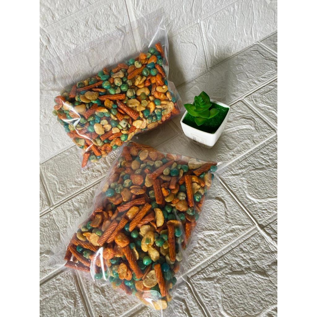 

KACANG MIX ENAK