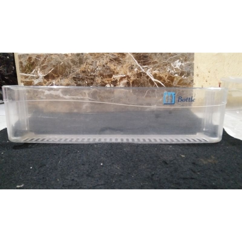 Rak kulkas Toshiba Glacio 1 pintu dan 2 pintu Rak botol bagian bawah kulkas Toshiba Glacio 1 pintu d