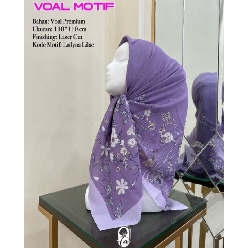 HIJAB SEGI EMPAT MOTIF LADY WARNA LILAC KERUDUNG VOAL PREMIUM