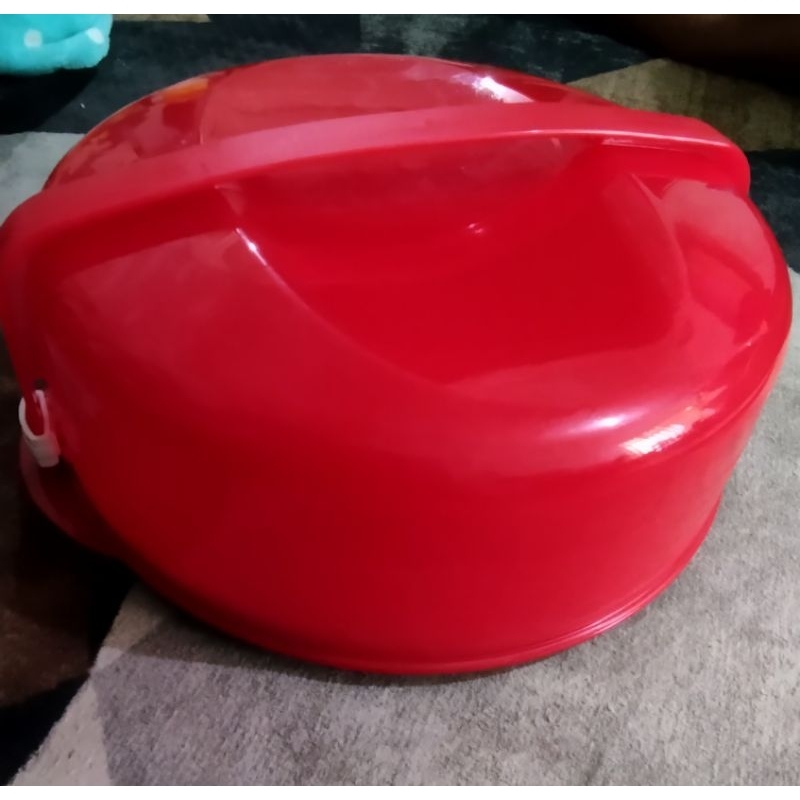 cake Taker Tupperware