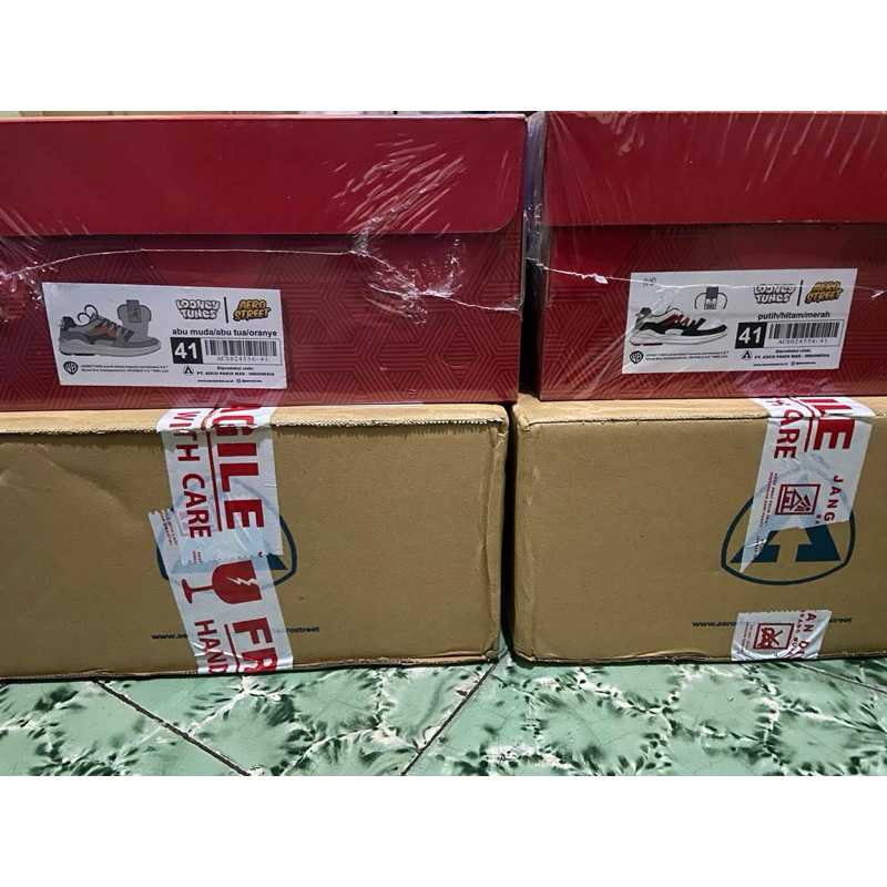 Aerostreet x Looney Tunes