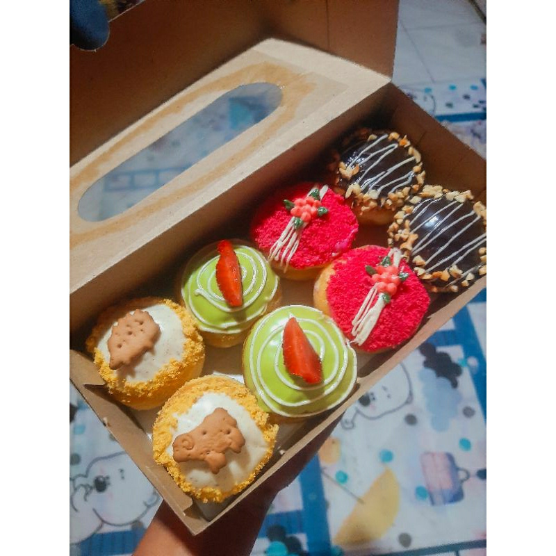 

DONAT,DONAT SUSU,DONAT ULANG TAHUN,DONAT MINI ISI 8,BOX 20X10CM