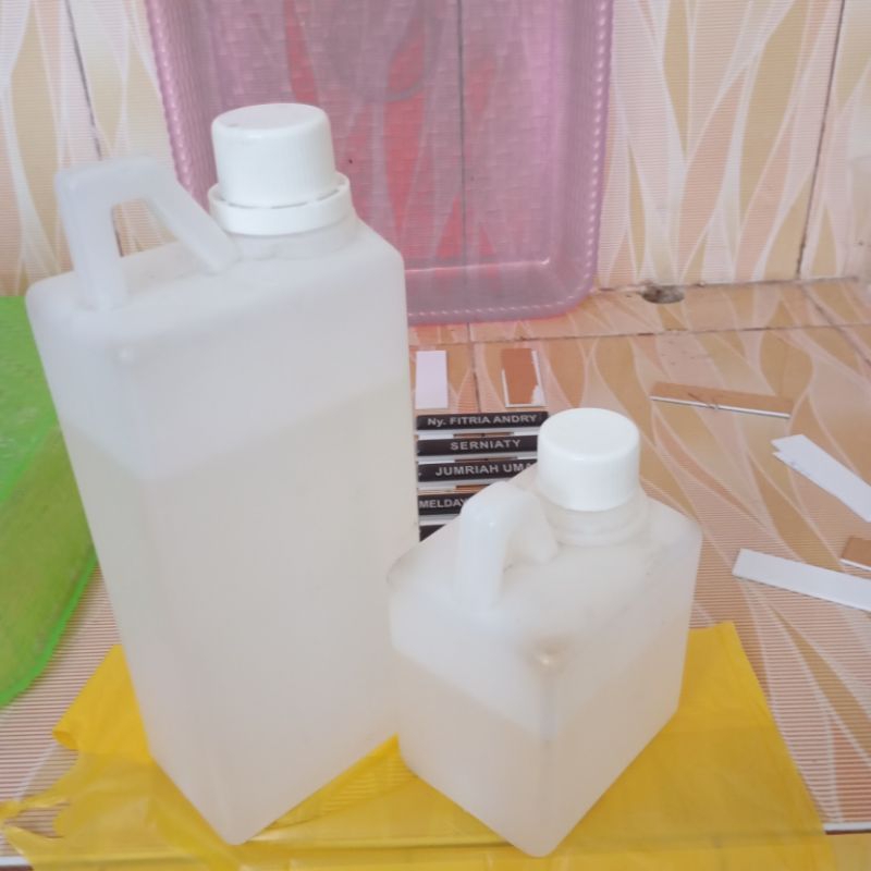 

Cairan Resin Bening Keras untuk Papan Nama / Pin / Nametag berat 1kg