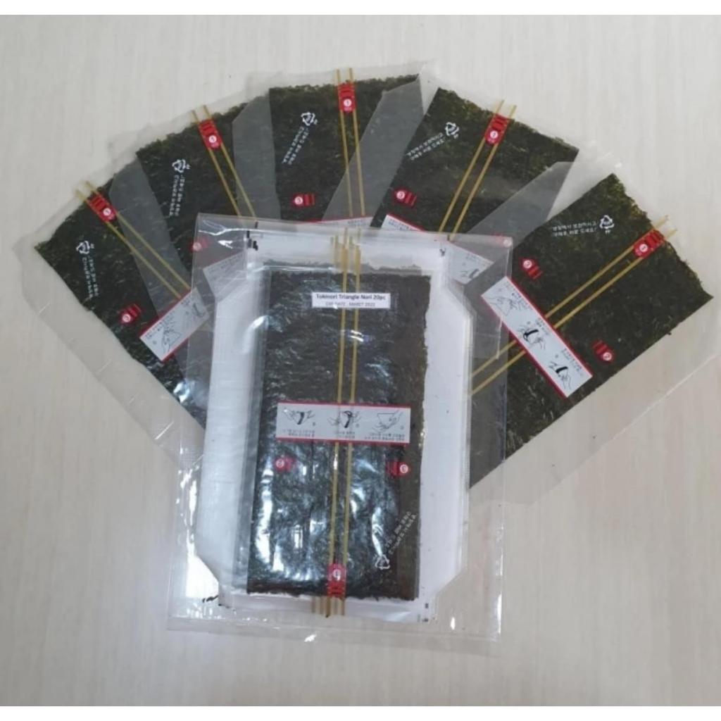 

NORI ONIGIRI / NORI WRAPPER / NORI TRIANGLE / NORI SUSHI MURAH (RUMPUT LAUT/NORI) 100 SHEETS SETARA NORI ONIGIRI TOKINIRI, GURIH,GARING,PRAKTIS DAN HALAL