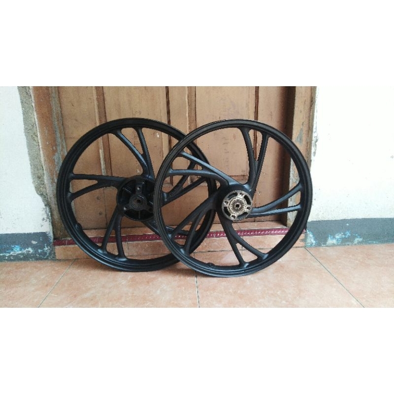 resing axelo double disc/velg racing suzuki shogun axelo double disc original depan belakang ring17