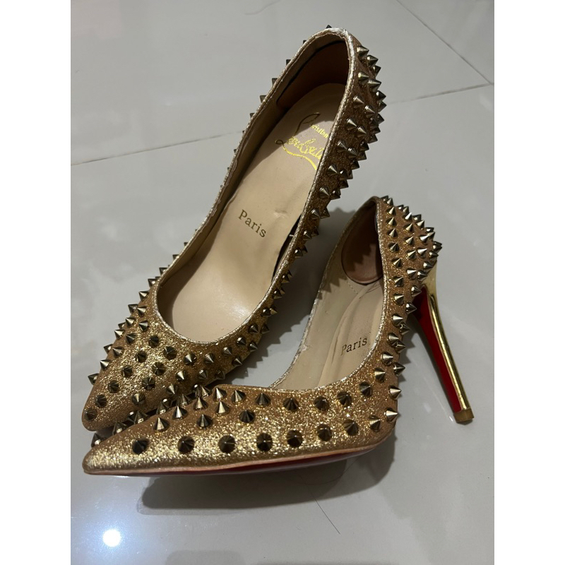 preloved christian loubotin