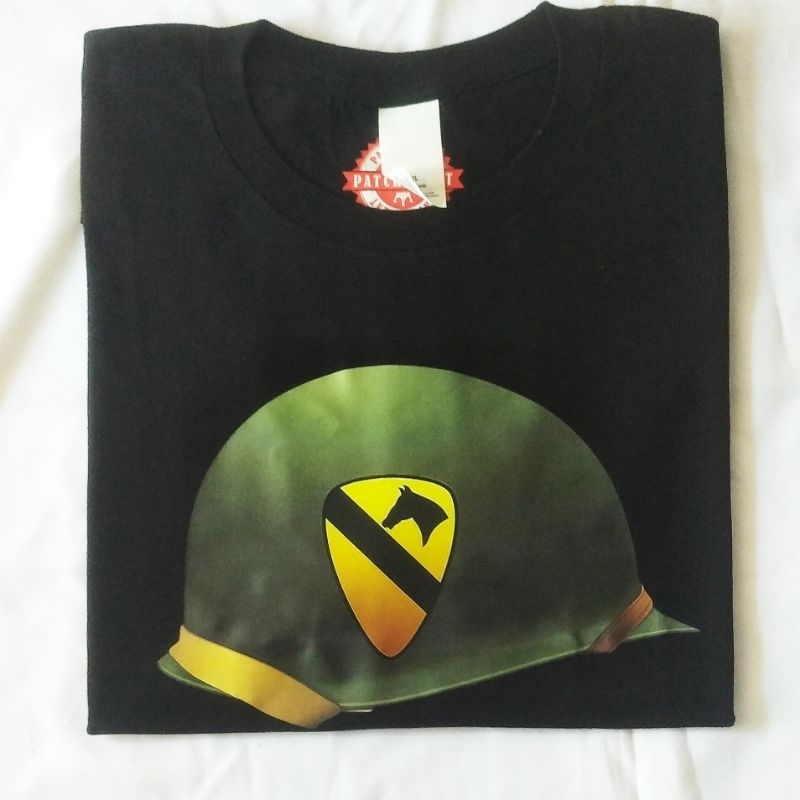 Kaos US ARMY T Shirt Military Design 1st Cavalry Division Helmet Art
