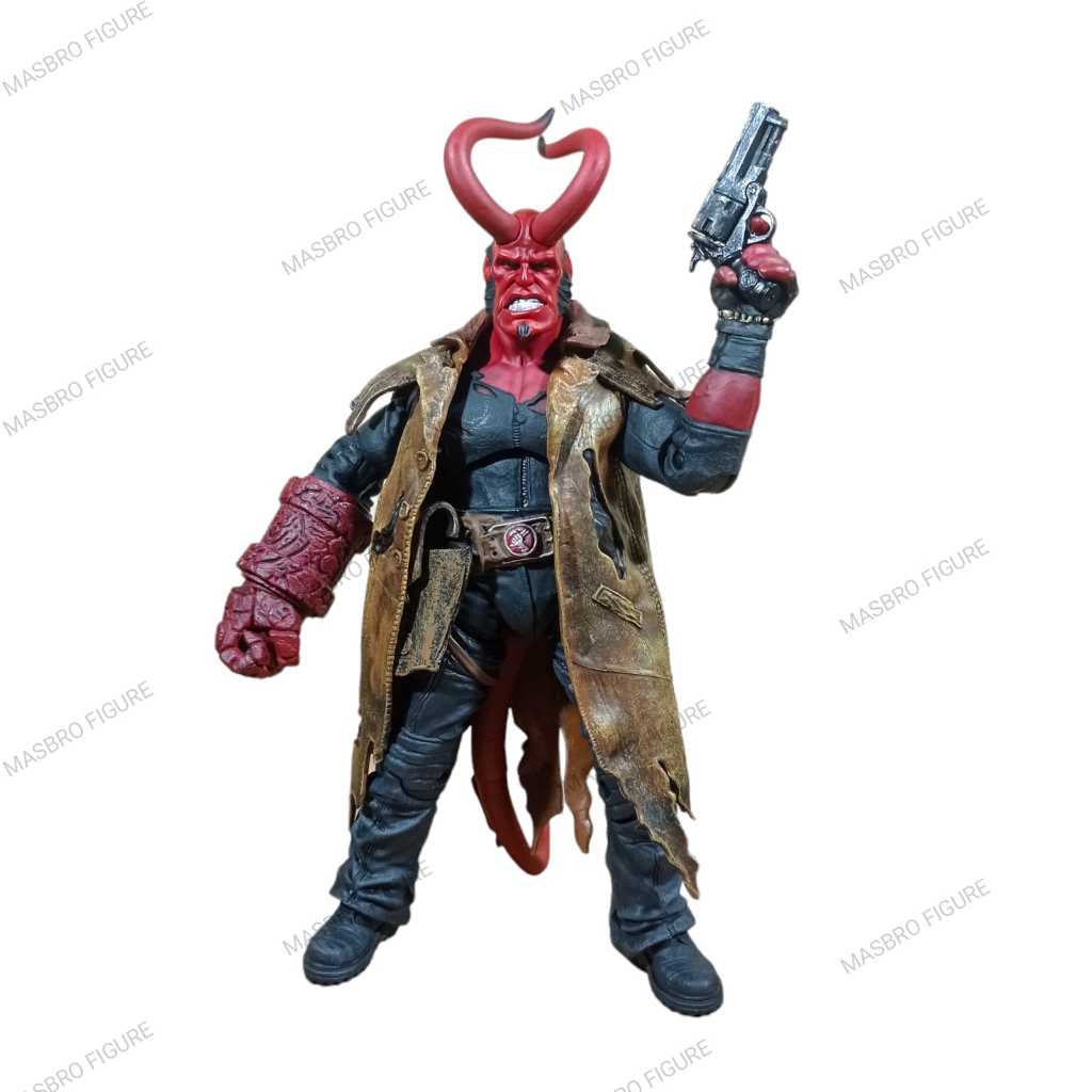Action Figure Mezco Hellboy Battle Damaged with Horn