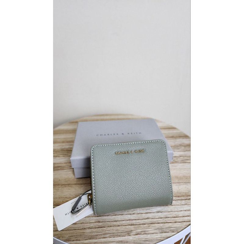 Dompet Charles and keith