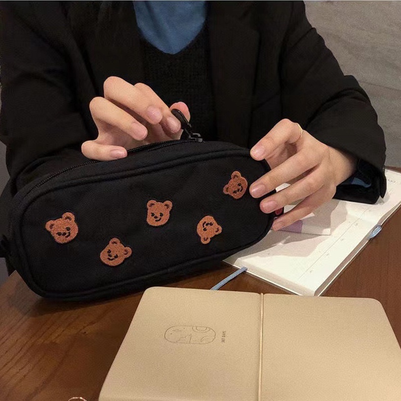 

KOTAK PENSIL PREMIUM KOREAN BEAR PENSIL CASE MAKEUP POUCH TEMPAT PENSIL AESTHETIC KOREA SIMPLE ELEGAN ART N7K8