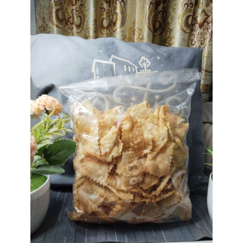 

Pangsit Goreng Daun Jeruk Renyah Asin Gurih Wangi Aroma Daun Jeruk Cemilan Best Seller