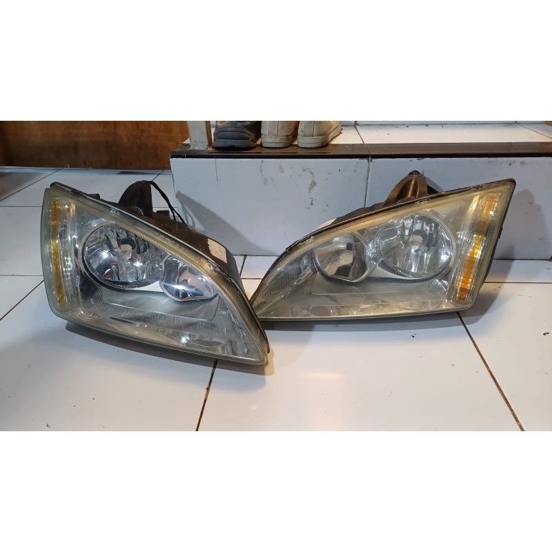Headlamp lampu depan ford focus