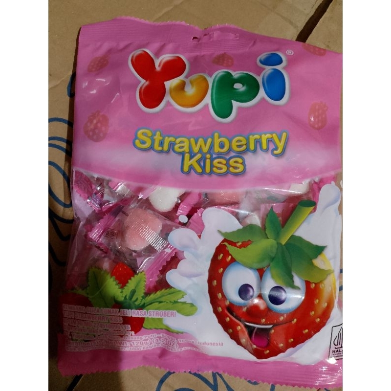 

permen yupi strawberry kiss 120 gr