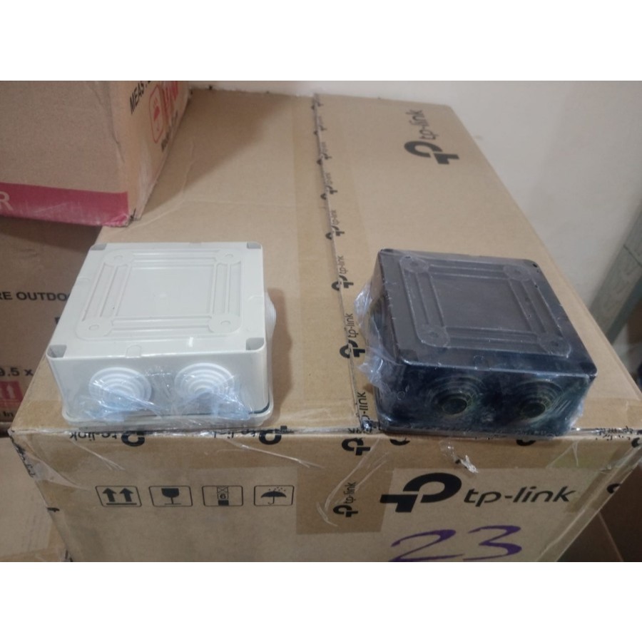 

BOX DURADUS HITAM 105X105X58MM