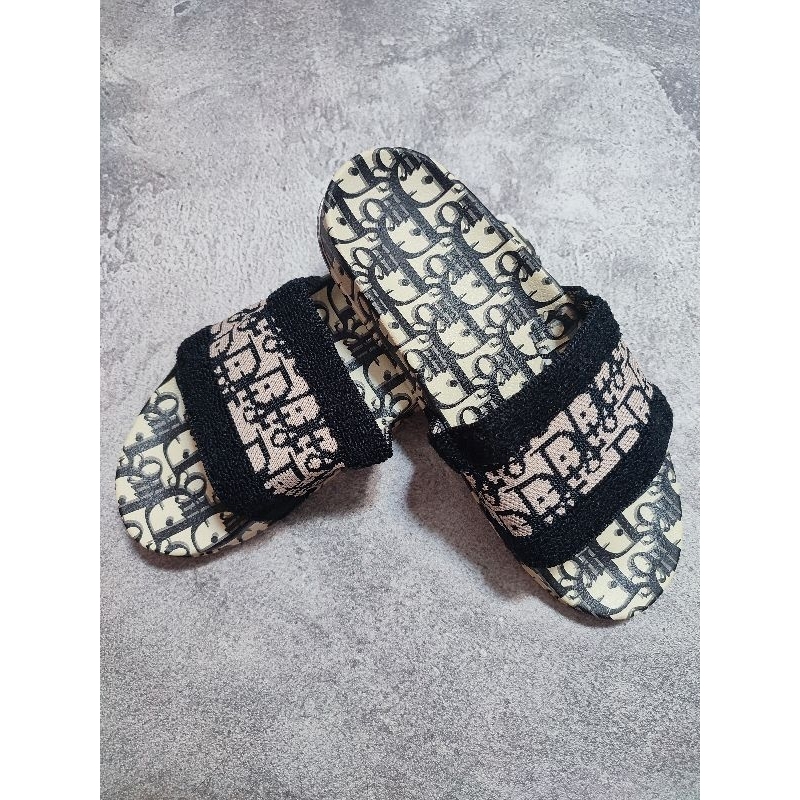 DIOR sandal slip ukuran 39