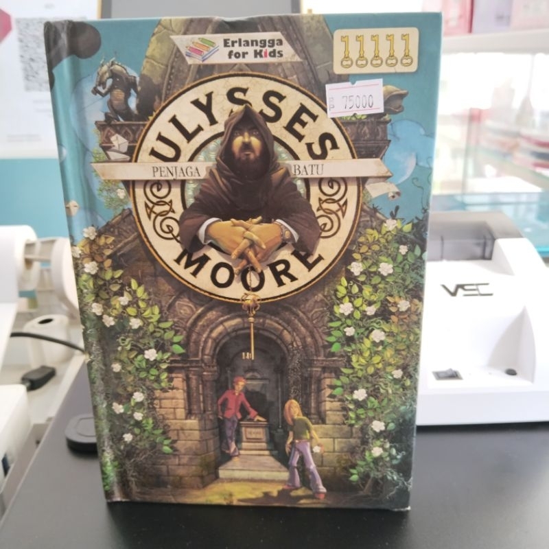 Novel Ulysses Moore PENJAGA BATU