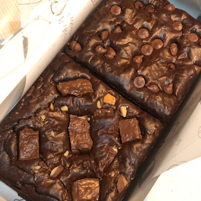

Fudgy Brownie 20x10 mix topping