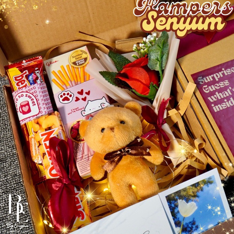 

New Deal Hampers Snack Box Cokelat Kado Ulang Tahun Wisuda Hadiah Pacar Gift Box Buket Murah Jajan Skripsi Sempro Valentine Hari Guru Hari Ibu Anniversary Cewek Cowok Set Kado Murah Unik Bermanfaat Spesial Senyum