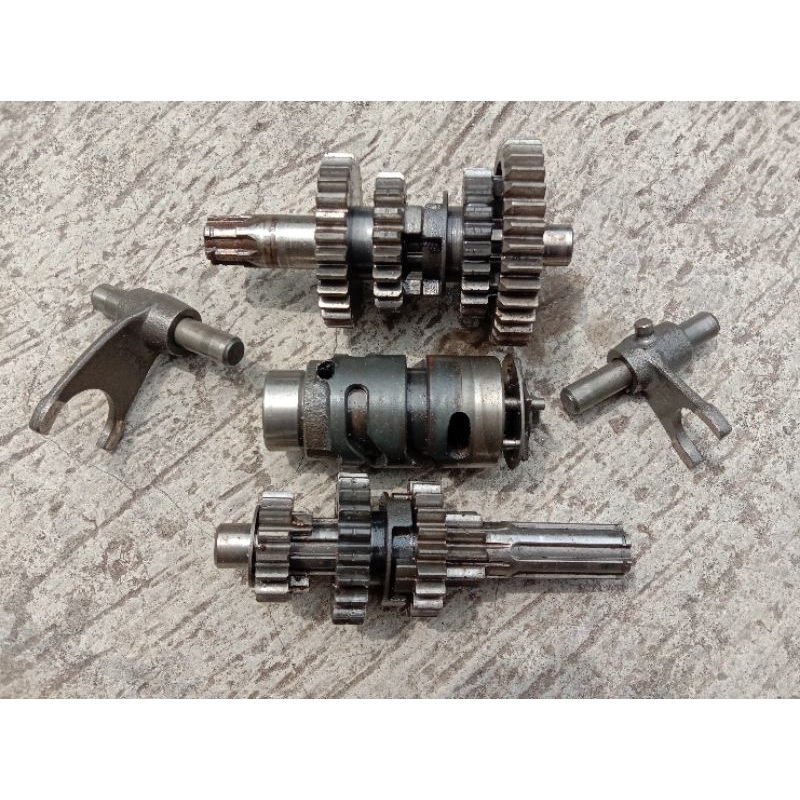 Gigi Rasio Transmisi Set Suzuki RC100 Original