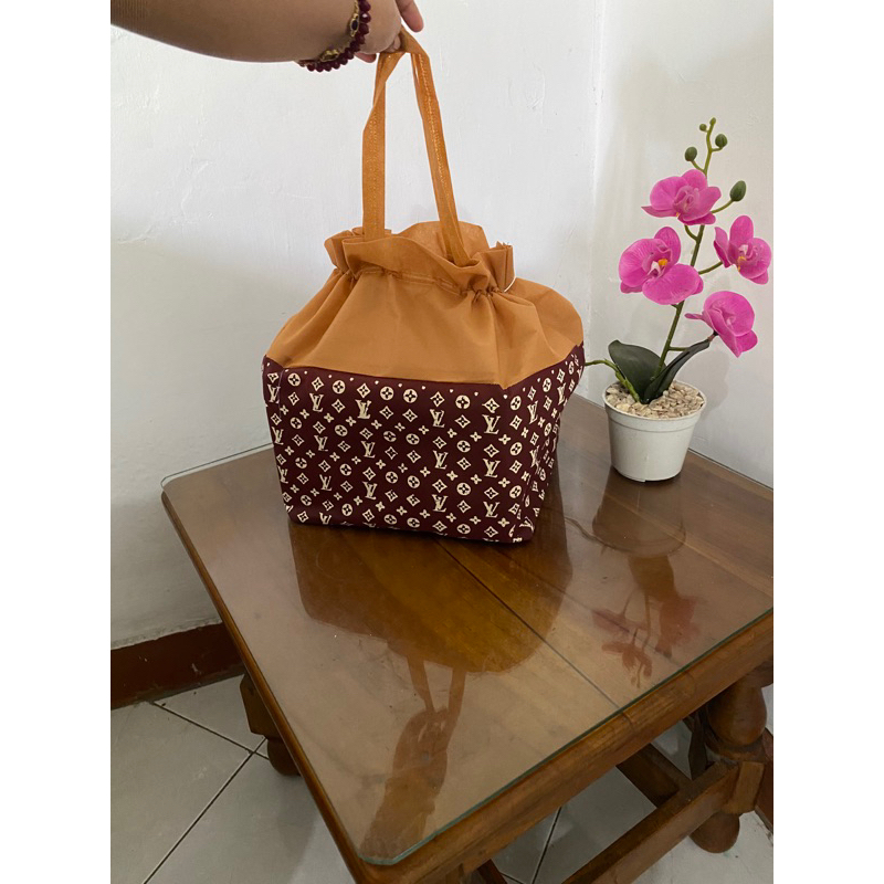 (1 LUSIN = 12 PCS) TAS HAJATAN SERUT GUCCI 22x22 TINGGI 30 CM / TAS BERKAT / TAS NASI KOTAK / TAS BE