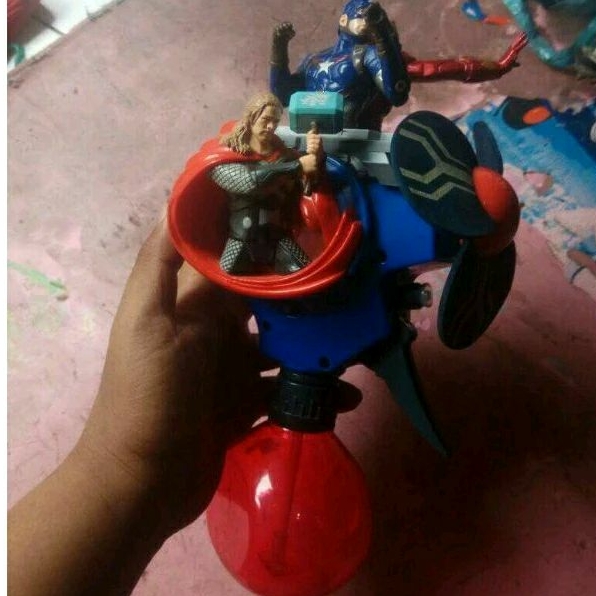 Mainan Souvenir Disneyland Hongkong Spinning Avengers