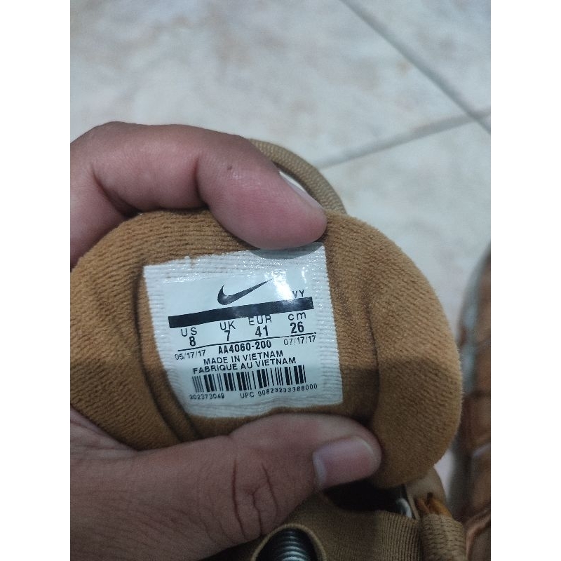 SEPATU NIKE AIR UPTEMPO 96