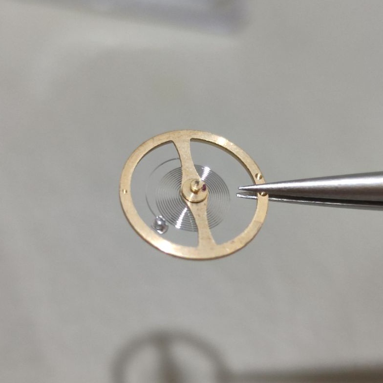 KODE V43W Per Rambut Balance Seiko 7S26 7S36 movement Warna Gold