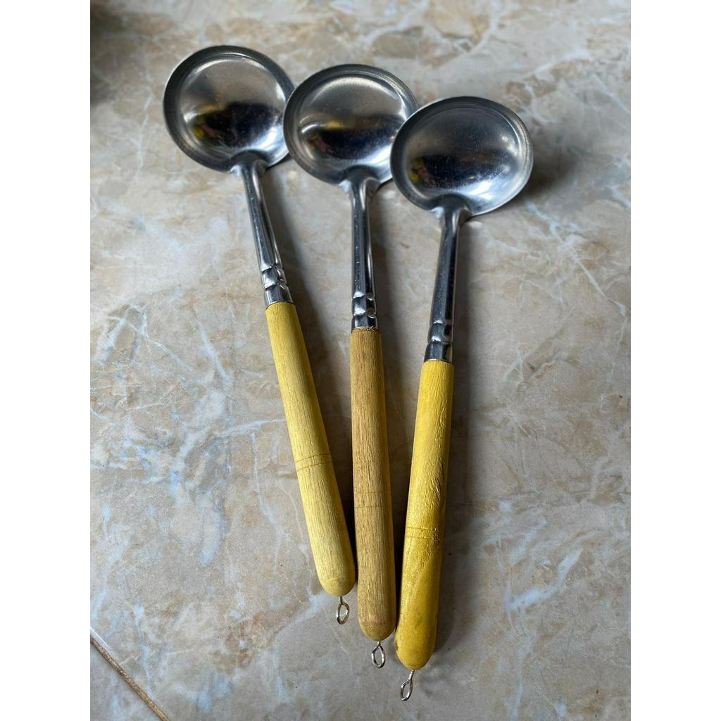 Sendok Sayur / Sendok Sup Sop / Sendok Bakso Gagang Kayu / Irus Gagang Kayu / Centong Sayur Stainles