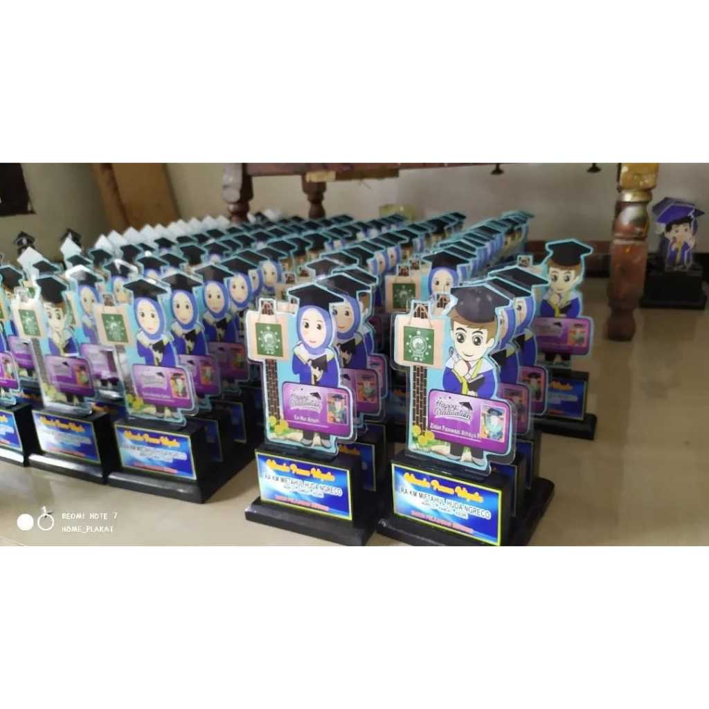 vandel wisuda acrylic anak TK / plaugroup & paud