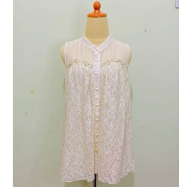 Baju wanita atasan blouse Korean Look bahan brukat brokat detail mutiara full kancing busui friendly